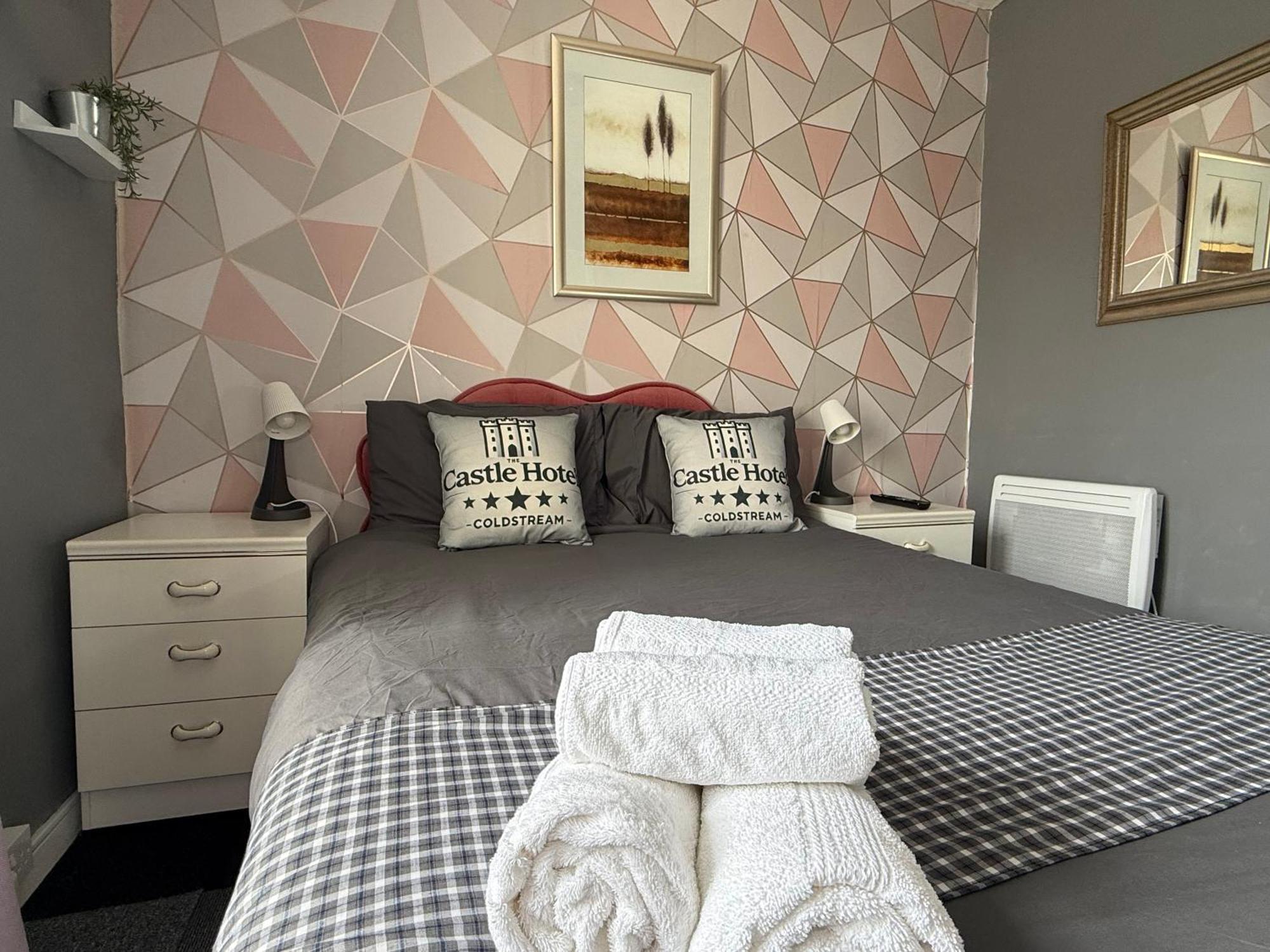 Self Check In Room Accommodation Only The Castle, Coldstream Esterno foto